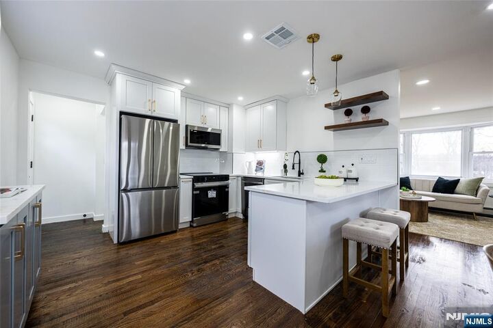 Property Photo:  4 Lloyd Avenue  NJ 07874 