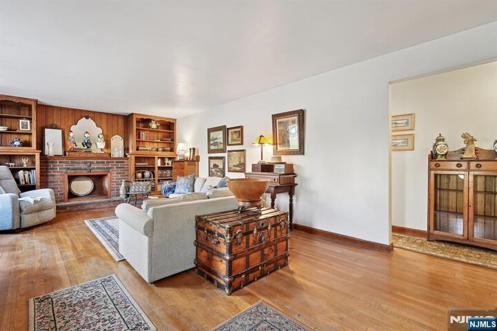 Property Photo:  29 Sycamore Avenue  NJ 07039 