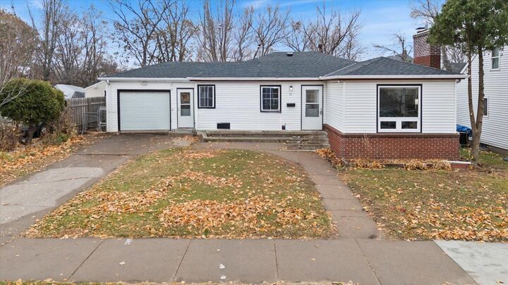 Property Photo: 32 Jessamine Avenue E MN 55117