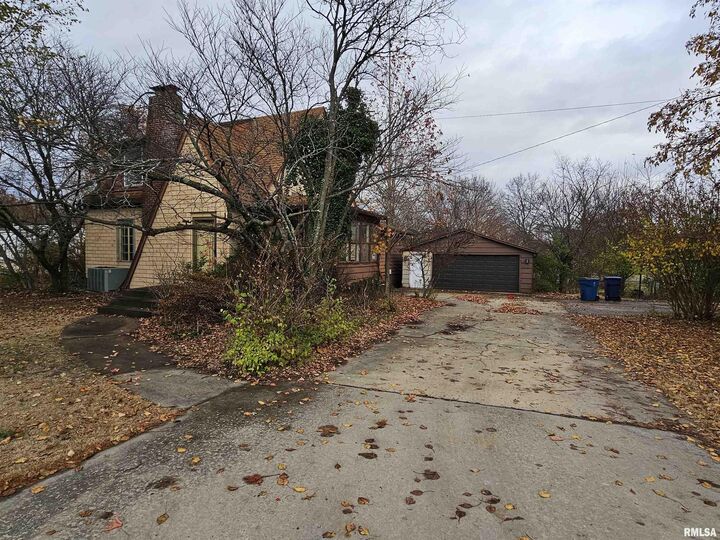 Property Photo:  1604 Salem Road  IL 62864 