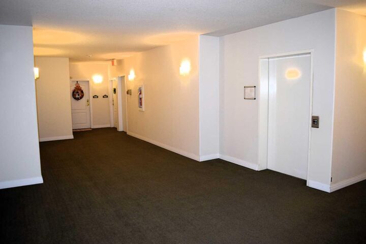 Property Photo: 5211 39 Street 202 AB T4N 0Z8