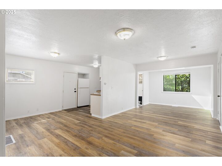 Property Photo: 7733 NE Mason St OR 97218