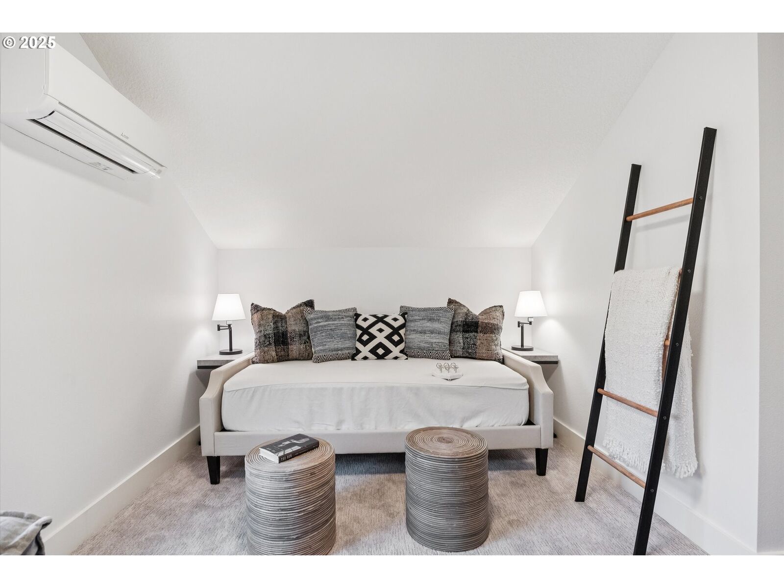 Property Photo: 6443 NE 33rd Ave B OR 97211