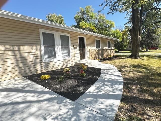 Property Photo:  4016 Dempster Avenue  IL 61108 