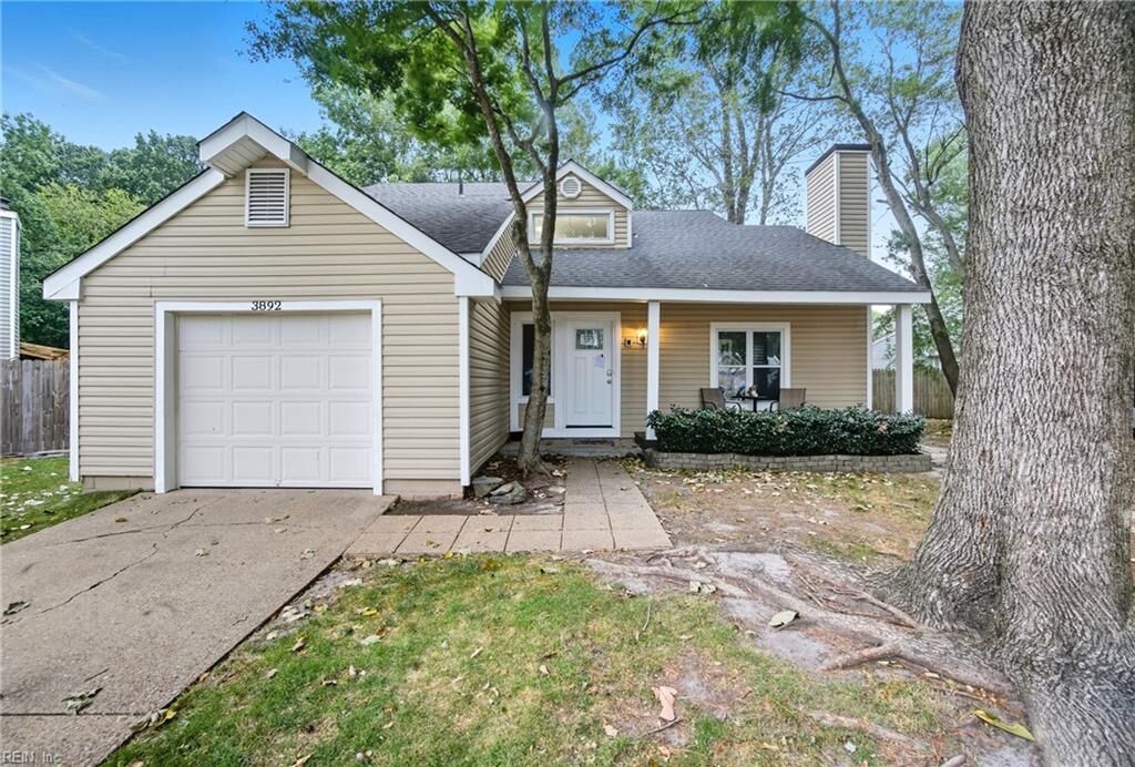 Property Photo: 3892 Sweetbriar Ct VA 23453