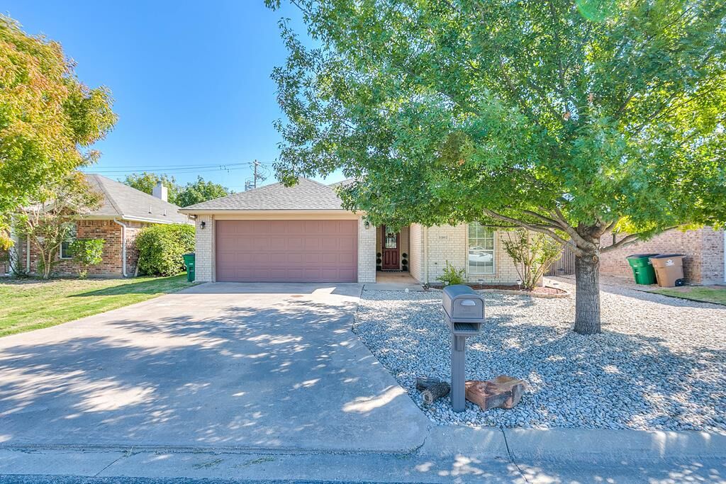 Property Photo: 3302 Edgewood Dr TX 76903