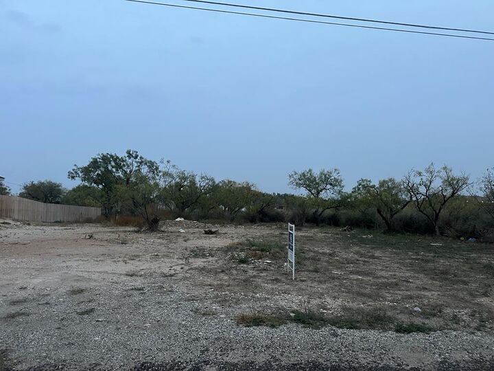 Property Photo:  210 S Baze St  TX 76903 