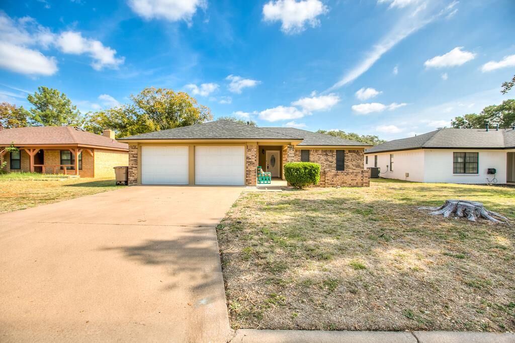 Property Photo: 1204 Gregory Dr TX 76905