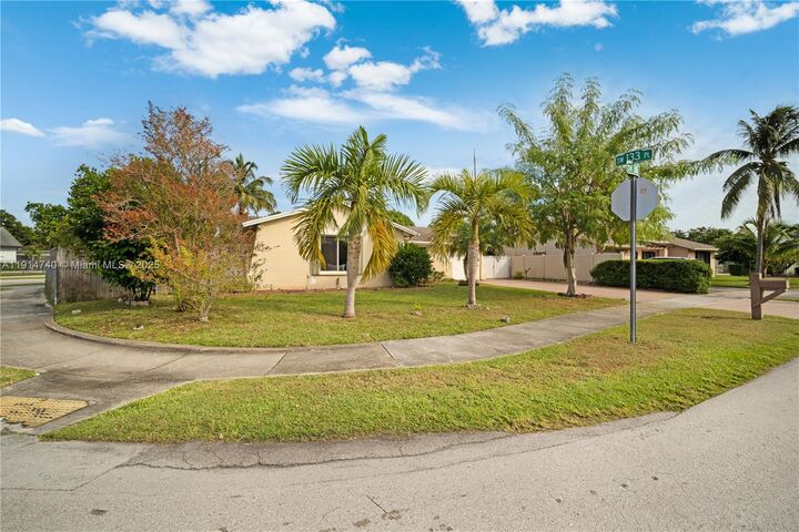 Property Photo: 13249 SW 86th Ln FL 33183