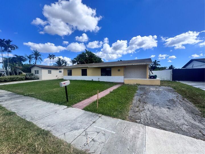 Property Photo: 2715 SW 119th Ct 0 FL 33175