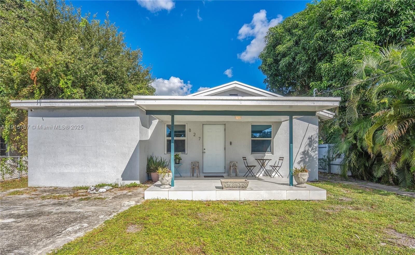 Property Photo:  827 NW 114th St  FL 33168 