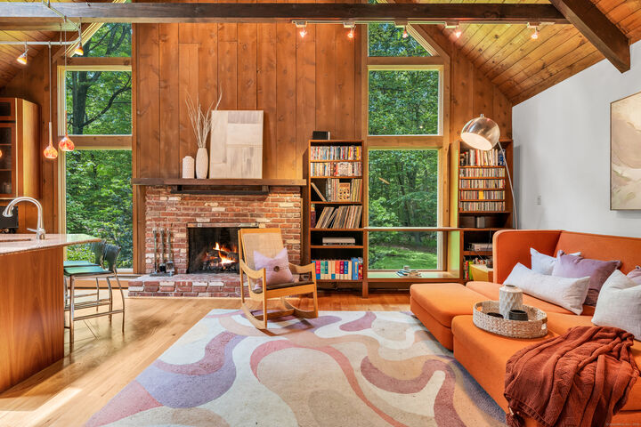 Property Photo:  522 Peddlers Road  CT 06437 