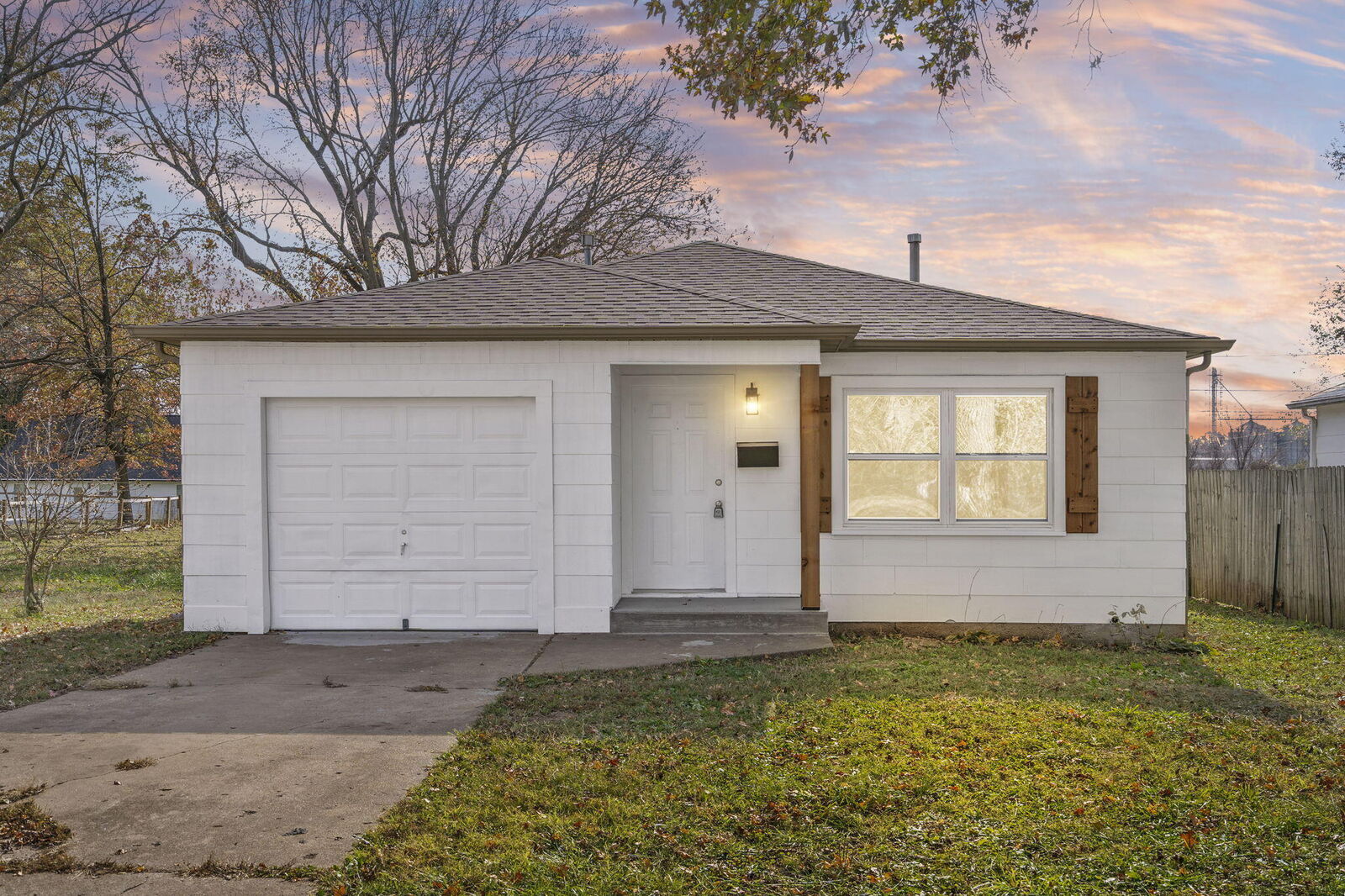Property Photo:  304 E Cofield Street  MO 65605 