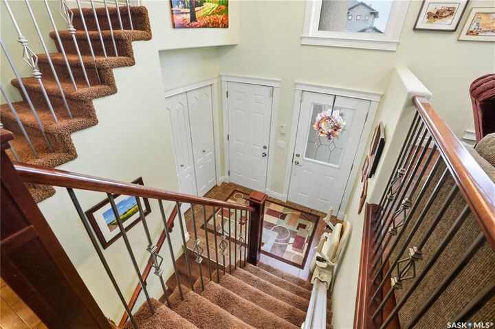 Property Photo: 631 Ledingham Crescent SK S7V 0B6