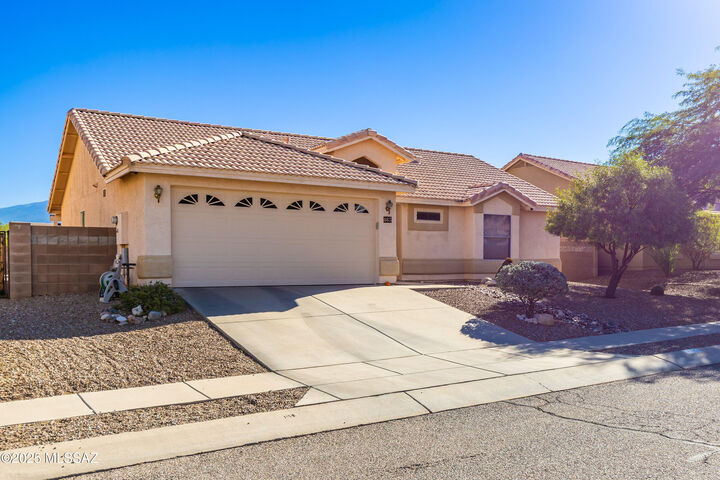 Property Photo: 865 S Smokey Mountains Road AZ 85748