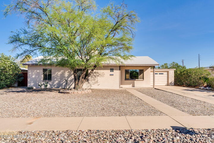909 S Catalina Avenue  Tucson AZ 85711 photo