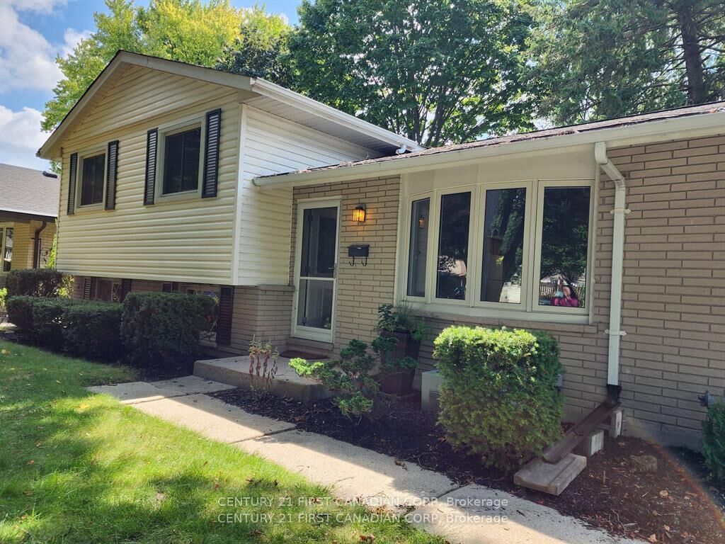 Property Photo:  711 Algoma Avenue Upper Unit  ON N5X 1W4 