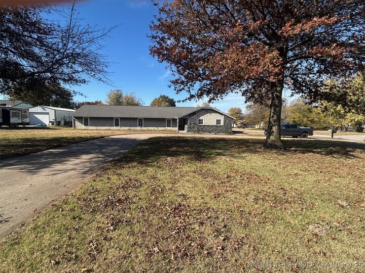 Property Photo: 10302 S 237th East Avenue OK 74014
