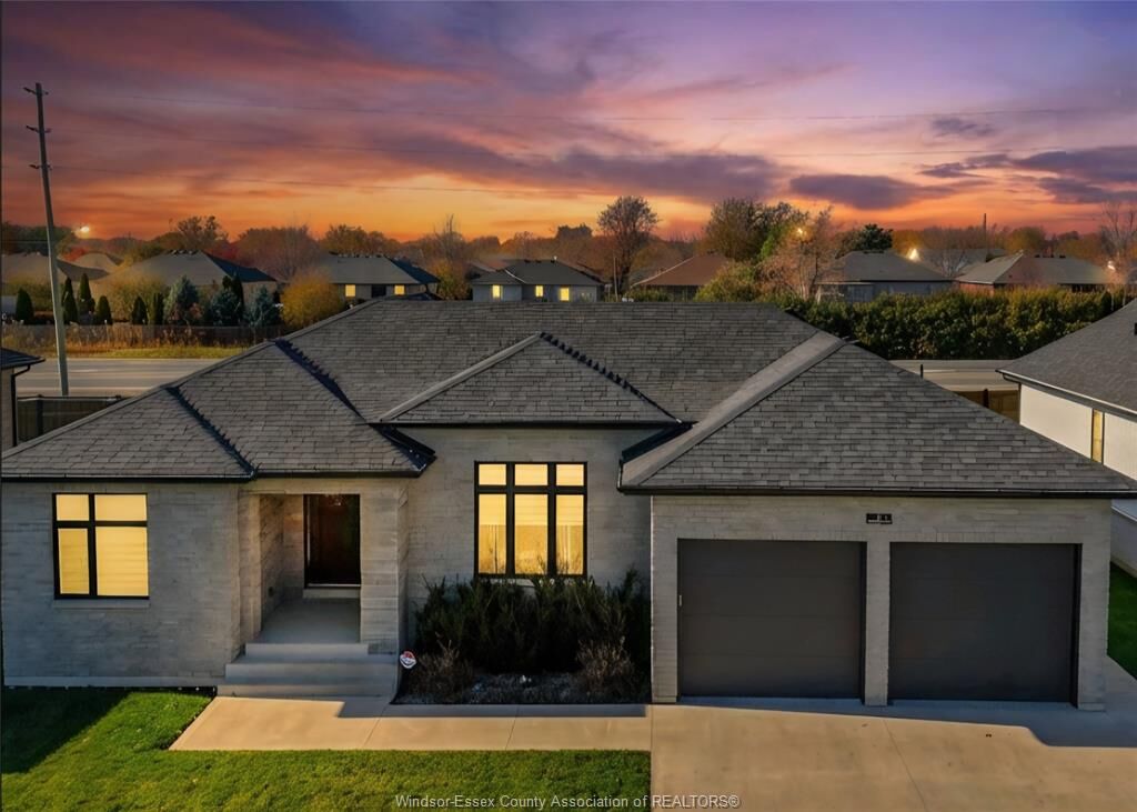 Property Photo:  21 Sunningdale Drive  ON N8H 0C4 