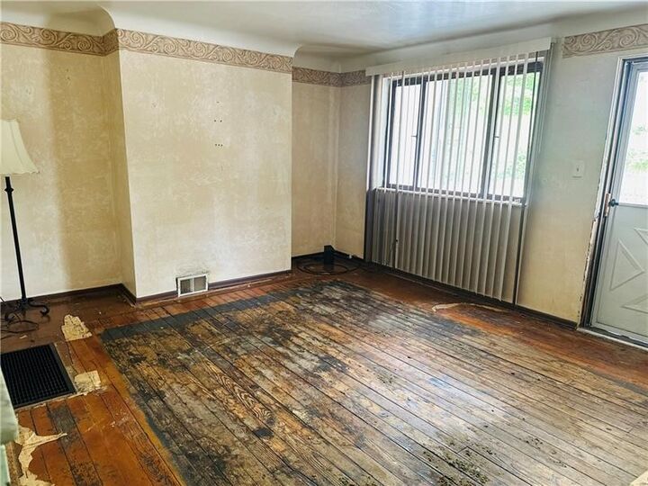 Property Photo:  1421 Ridge Ave  PA 15104 