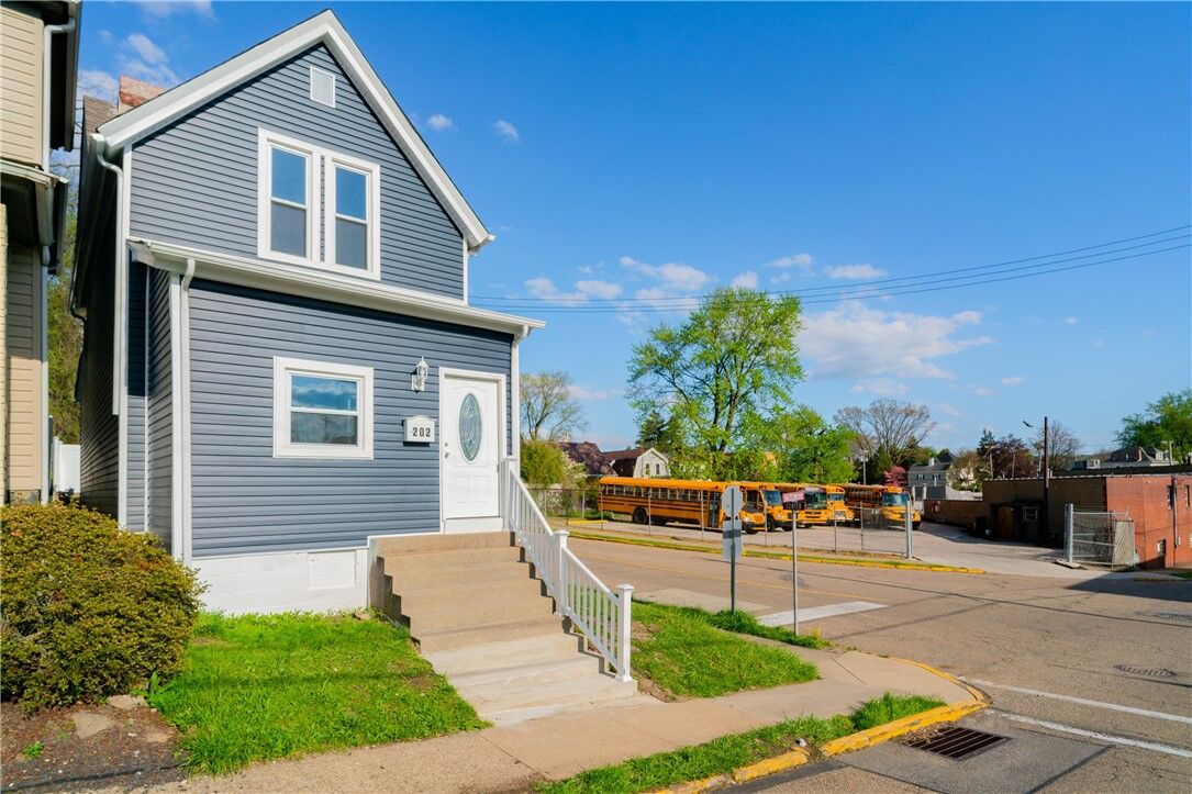 Property Photo:  202 Hazelwood Avenue  PA 15202 