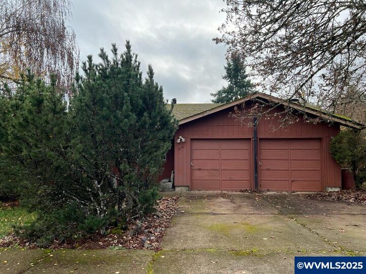 Property Photo:  1874 Cedarcrest Dr S  OR 97306 