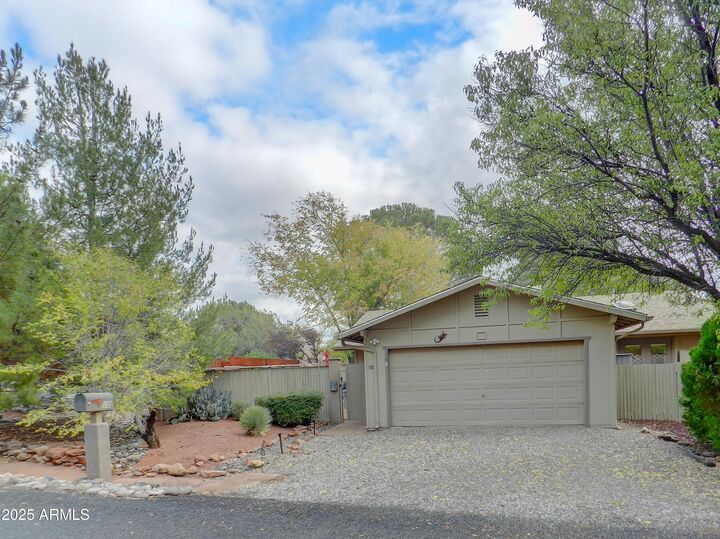 Property Photo:  10 N Hummingbird Lane  AZ 86336 