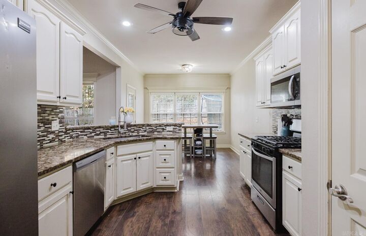 Property Photo: 51 Waters Edge Drive AR 72204-8645