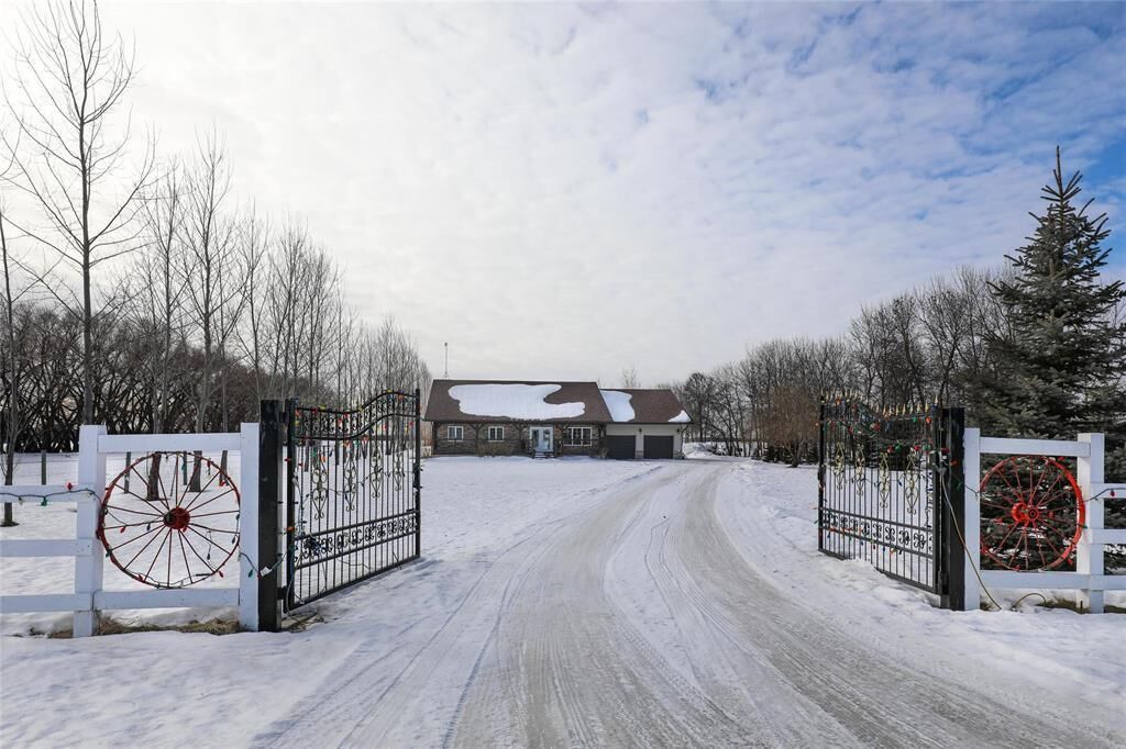 Property Photo:  21062 33 Road East  MB R0A 1X0 