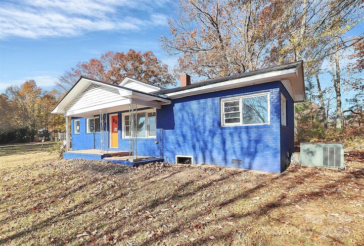 Property Photo:  1123 E Gaston Street  NC 28092 