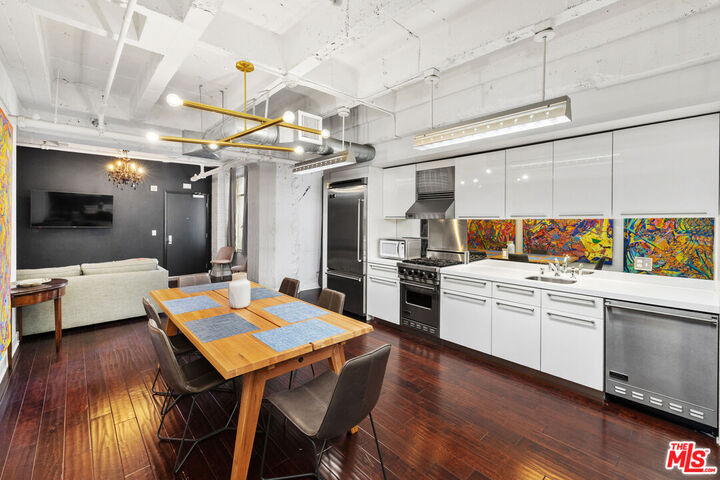 Property Photo:  6253 Hollywood Blvd  CA 90028 