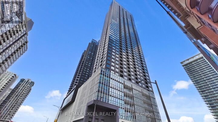 Property Photo:  395 Square One Drive 1903  ON L5B 0P6 