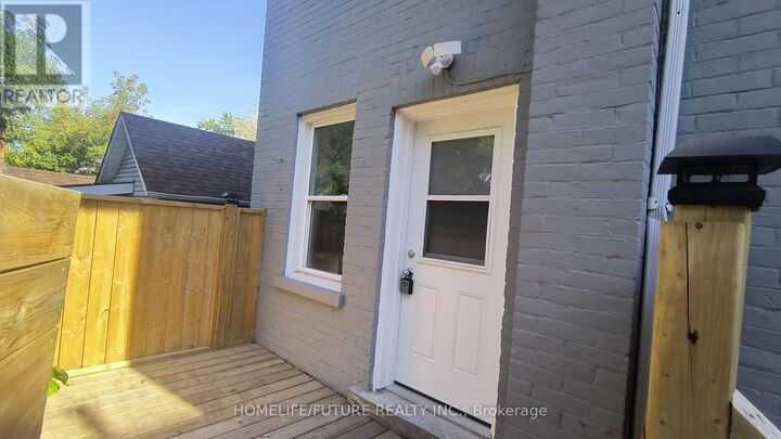 Property Photo: 92 Adelaide Avenue East Unit 1 ON L1G 1Z1
