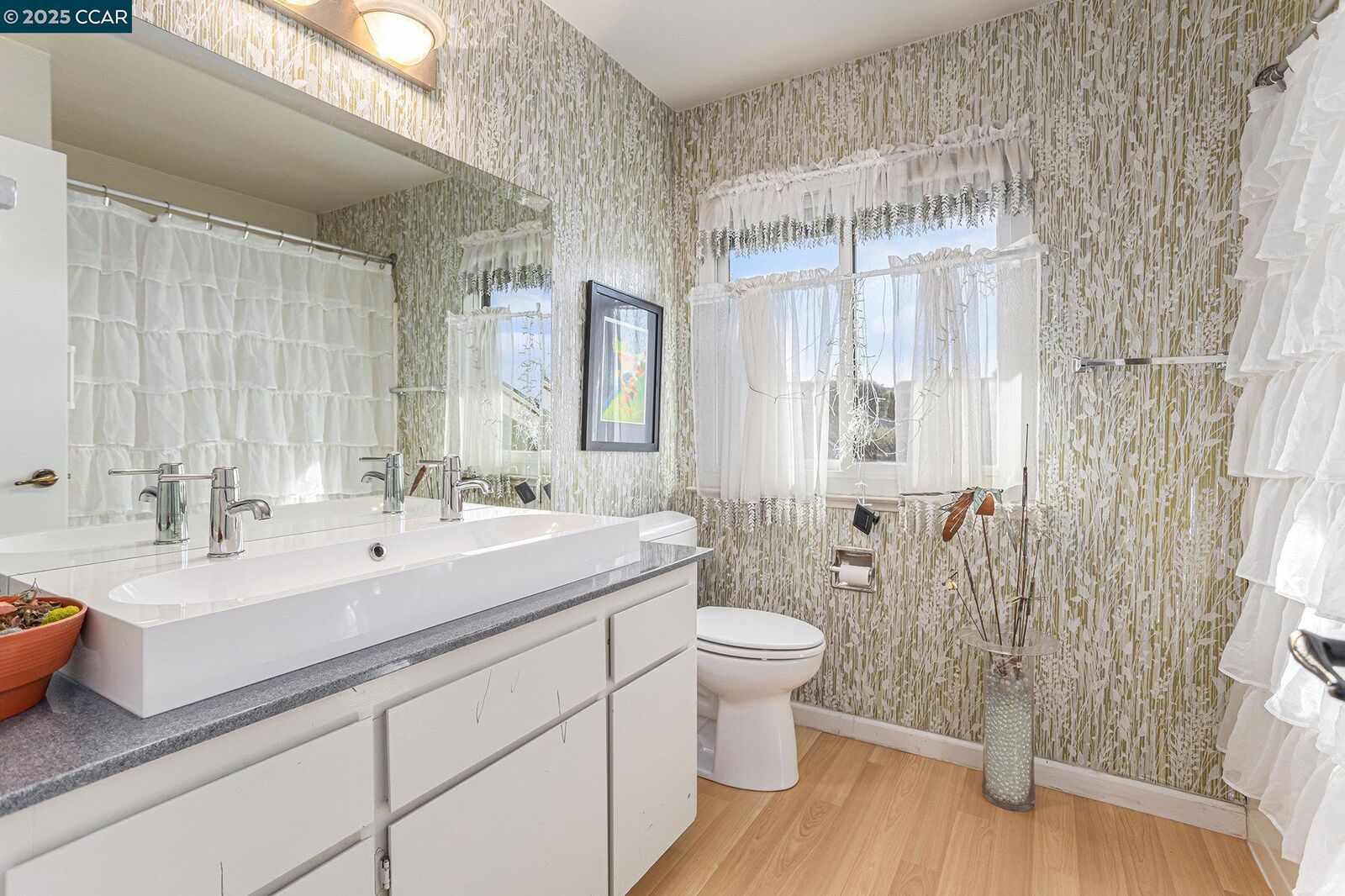 Property Photo: 9 Cherrywood Ct CA 94806