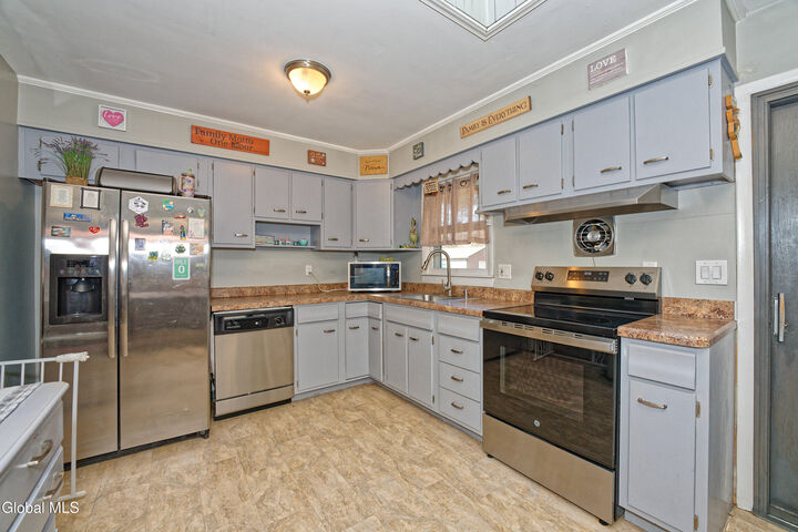 Property Photo:  17 Midland Road  NY 12180 