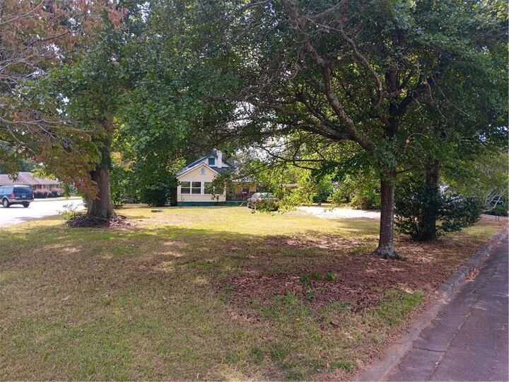 Property Photo: 406 Brookwood Drive GA 30286