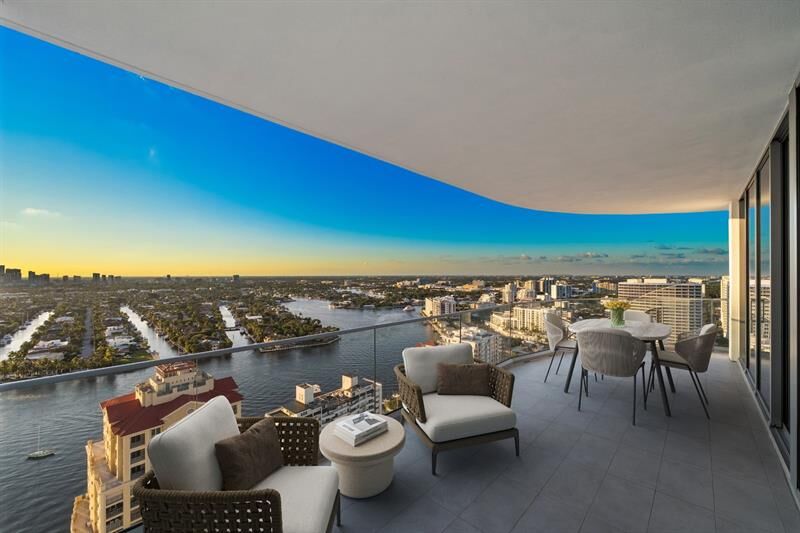 Property Photo:  151 N Seabreeze Blvd 2503-E  FL 33304 