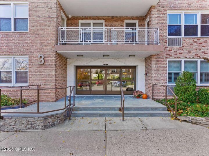 Property Photo:  3 Putnam Hill 2B  CT 06830 