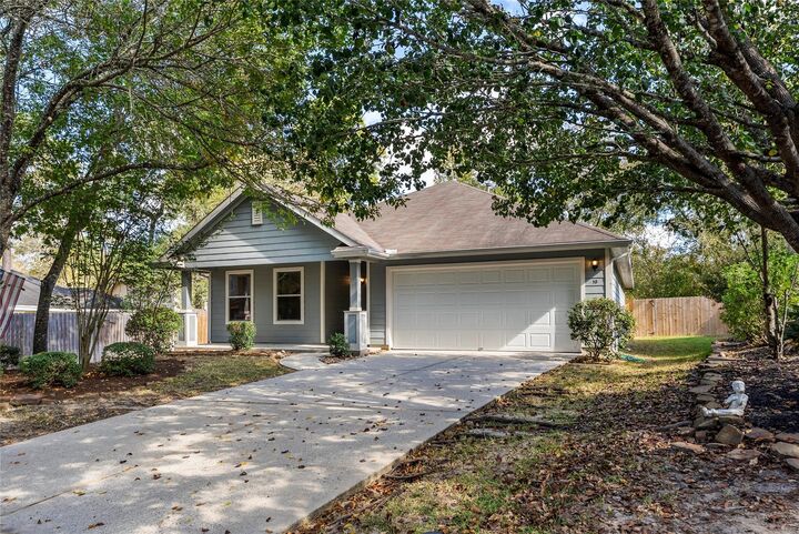 Property Photo: 10 Druids Glen Place TX 77382