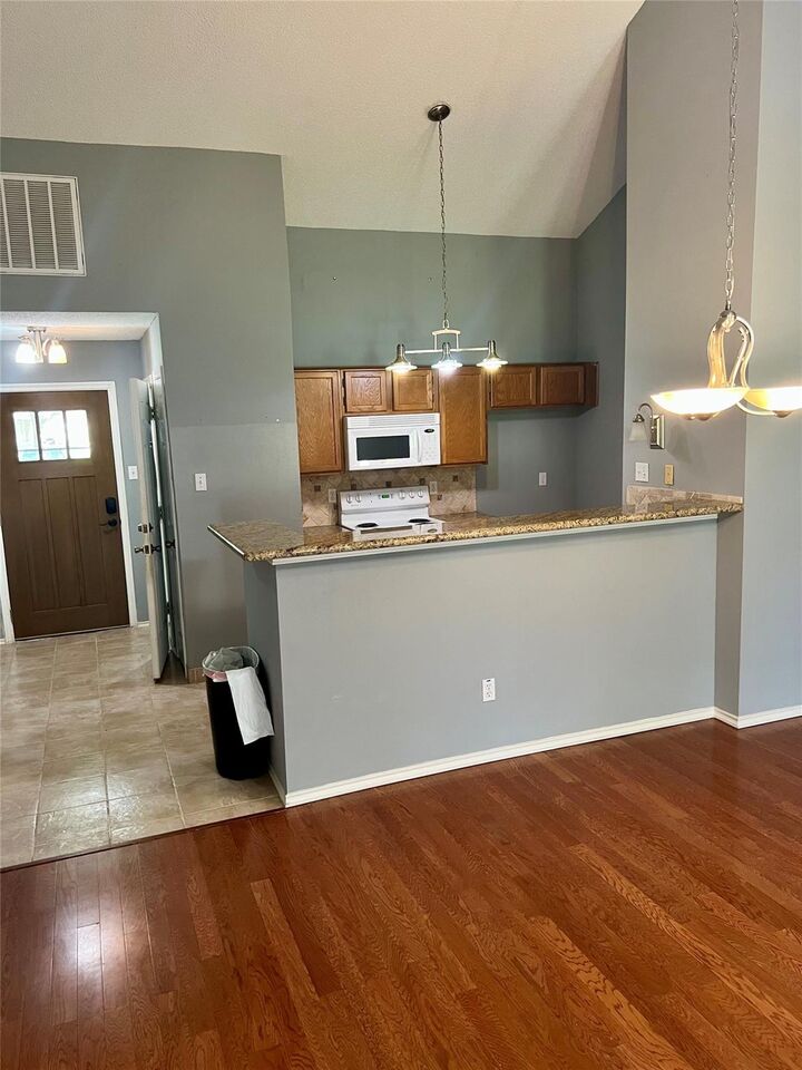 Property Photo:  667 E Country Grove Circle  TX 77584 