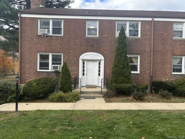 Property Photo: 79 N Broadway J1 NY 10603