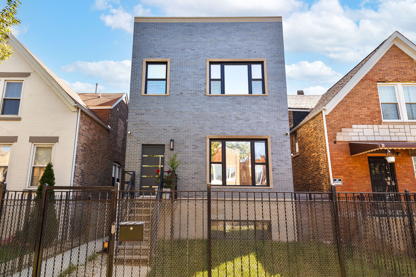 Property Photo: 943 N Central Park Avenue IL 60651