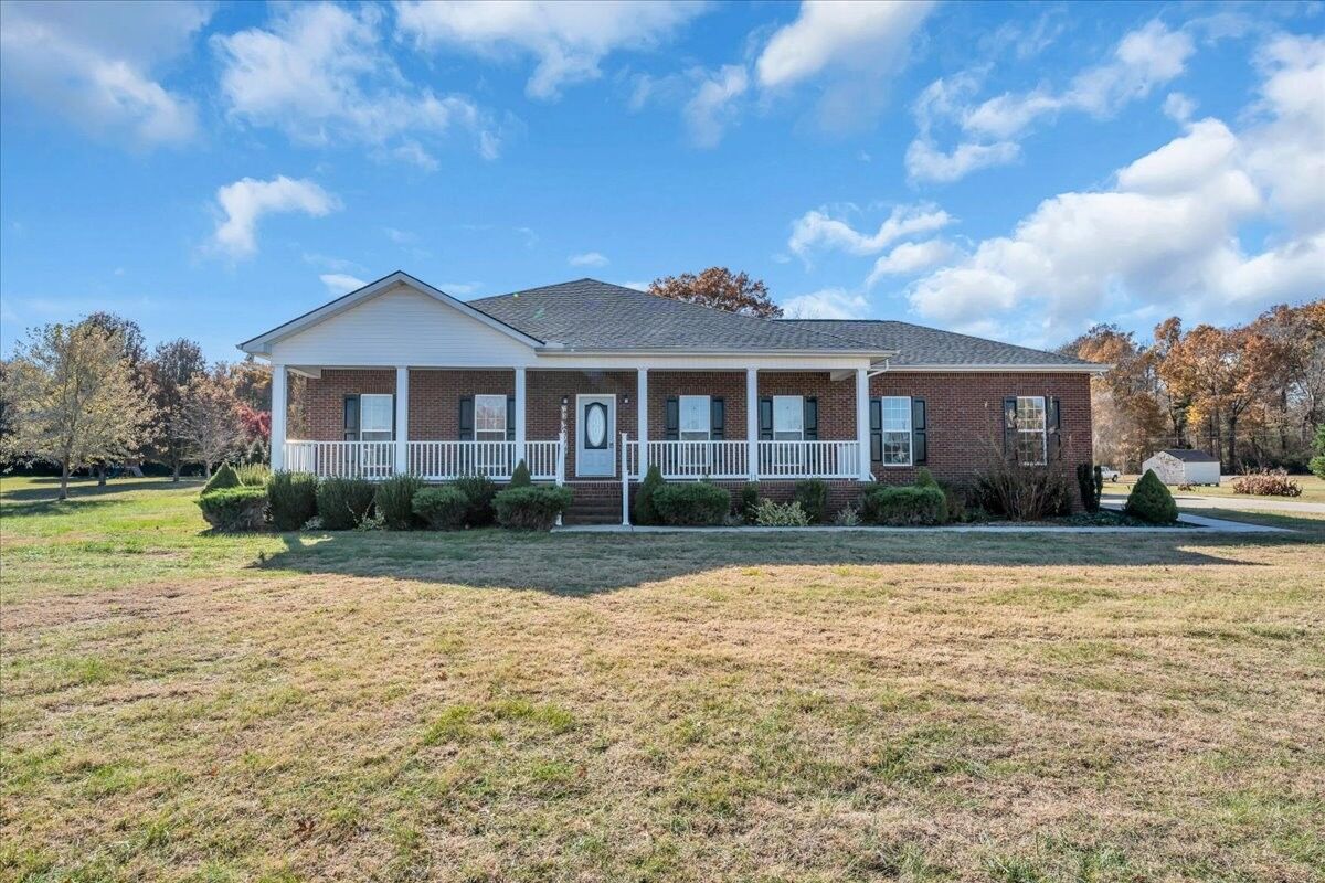Property Photo: 209 Gladys Dr TN 37160