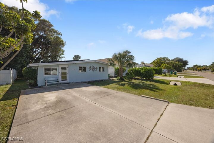 Property Photo: 736 92nd Avenue N FL 34108