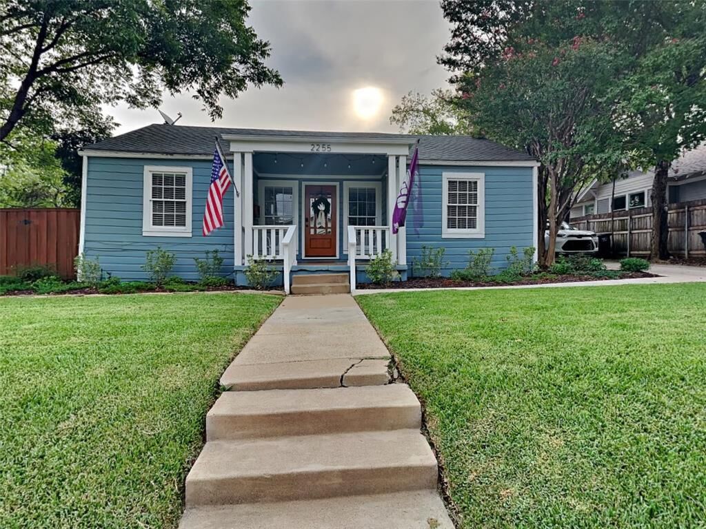 Property Photo:  2255 Washington Avenue  TX 76110 