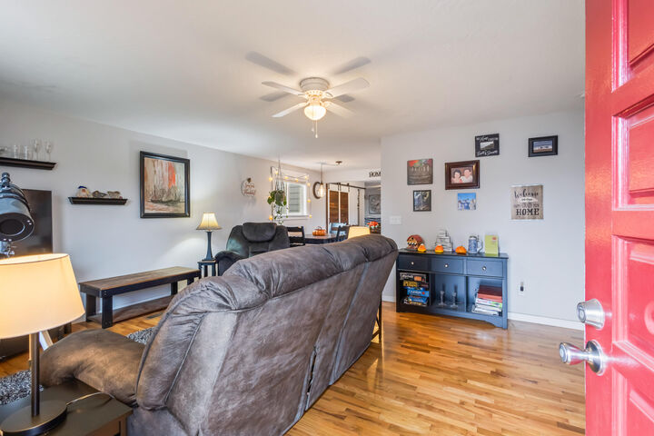 Property Photo:  835 SW 14th Street  OR 97756 