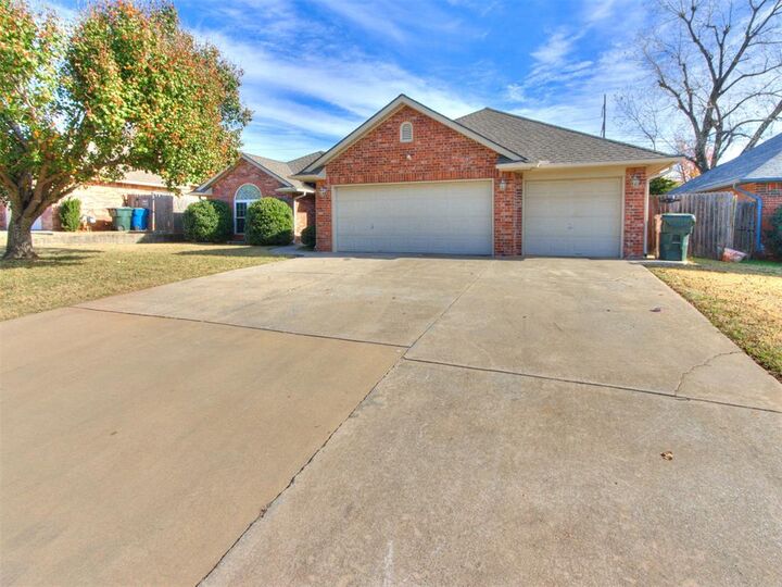 Property Photo:  681 Crescent Circle  OK 73110 