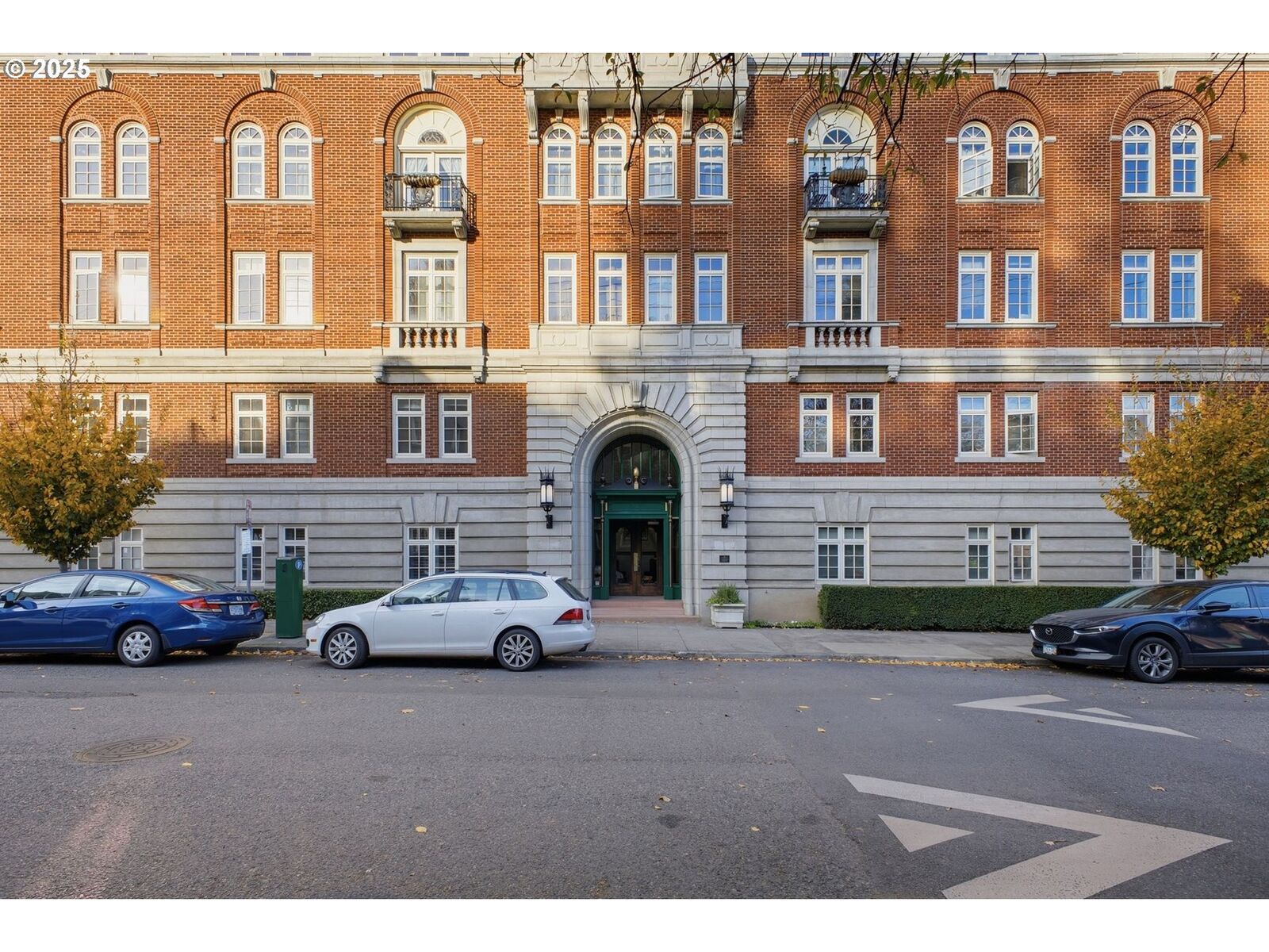 Property Photo:  2015 NW Flanders St 214  OR 97209 