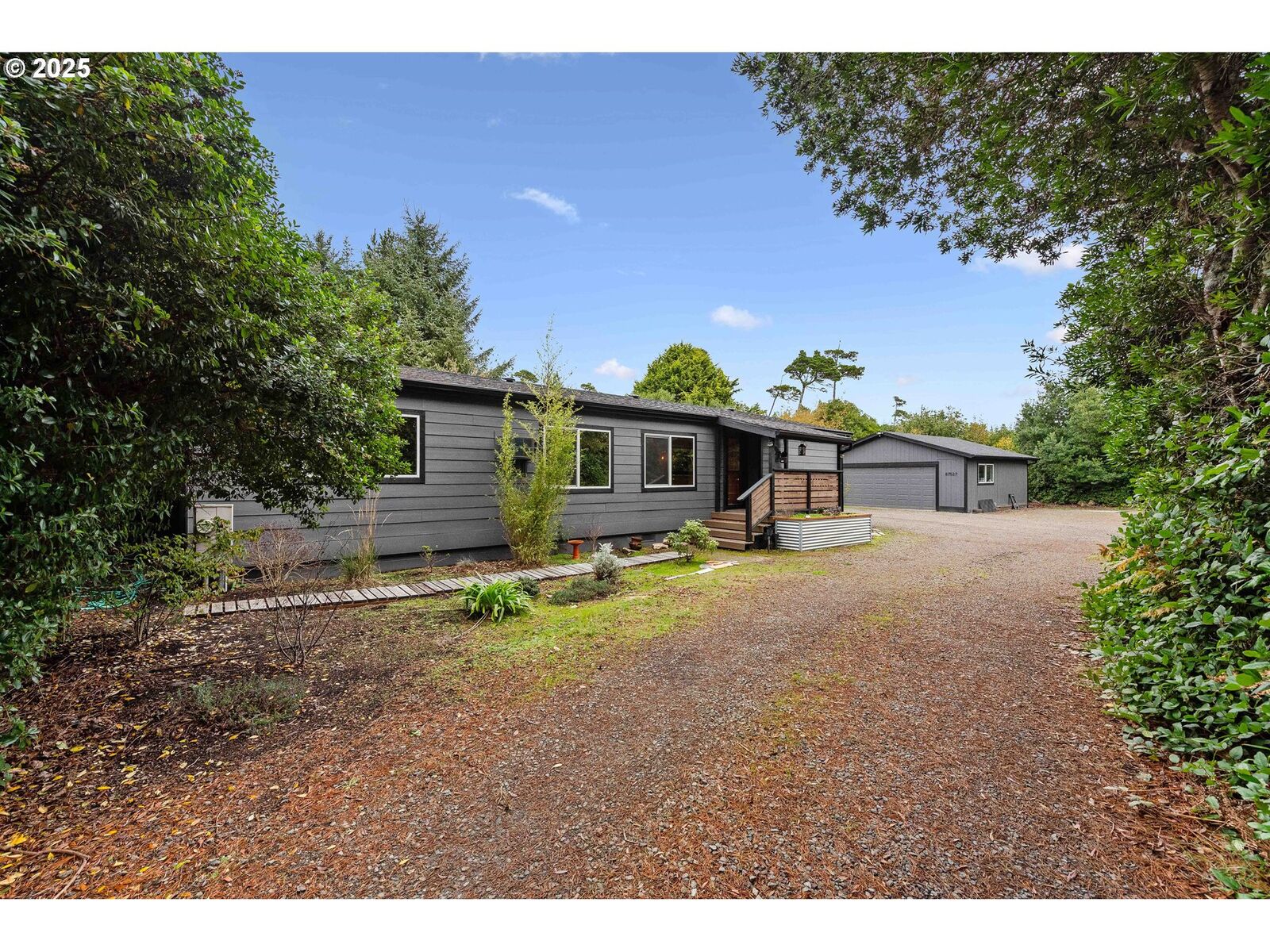 Property Photo: 87527 Rhodowood Dr OR 97439