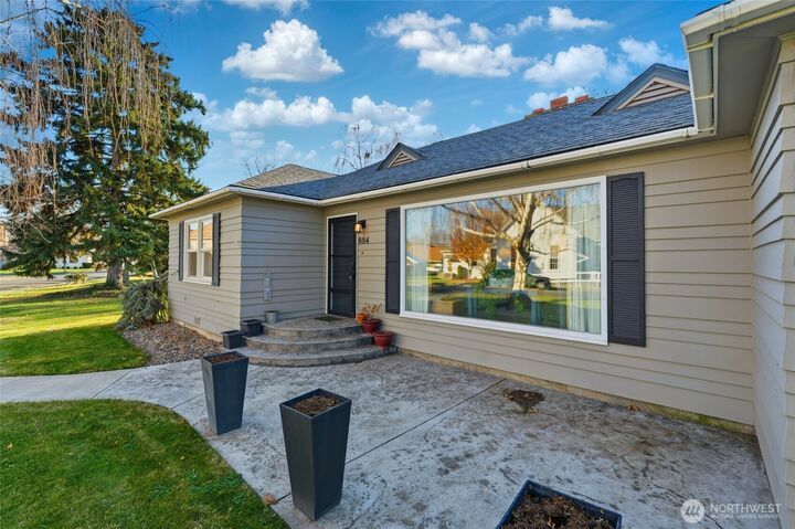 Property Photo: 804 S Columbia Street OR 97862